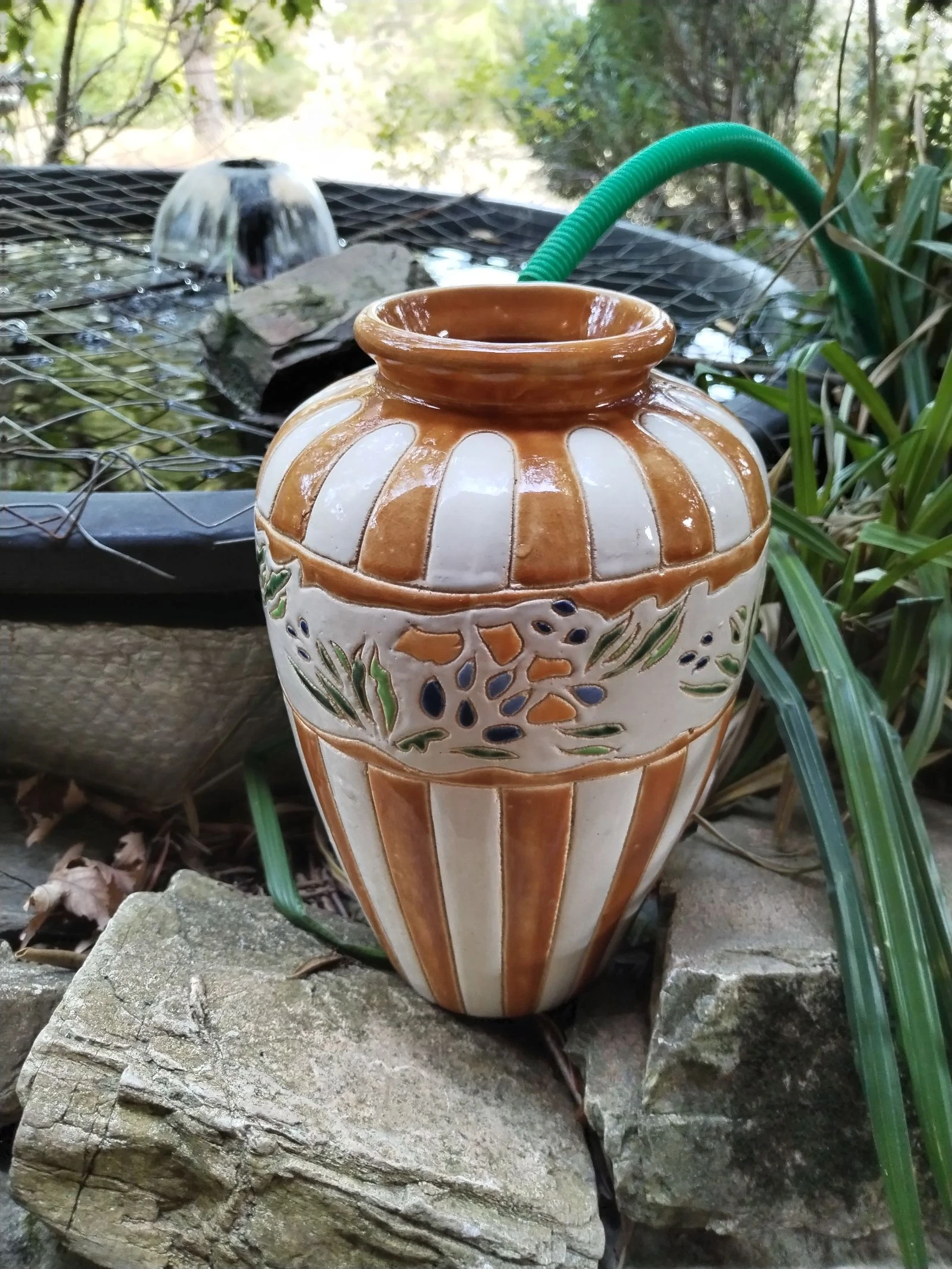 Très beau vase vintage style art déco artisanal fait main. 